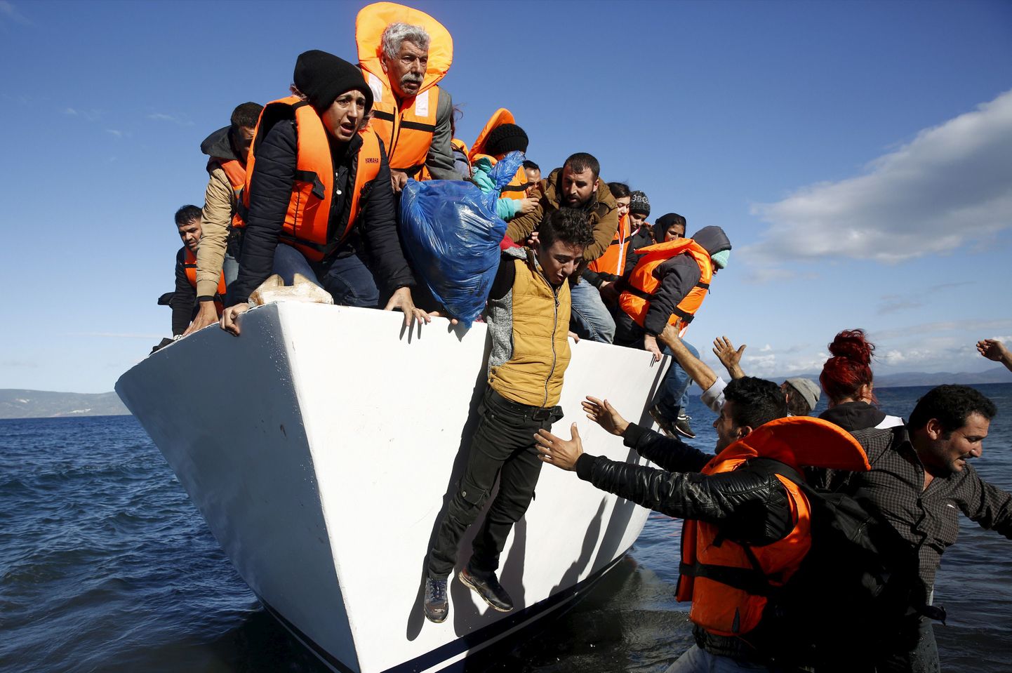 Migrndid eile Kreekasse Lesbose saarele saabumas.
