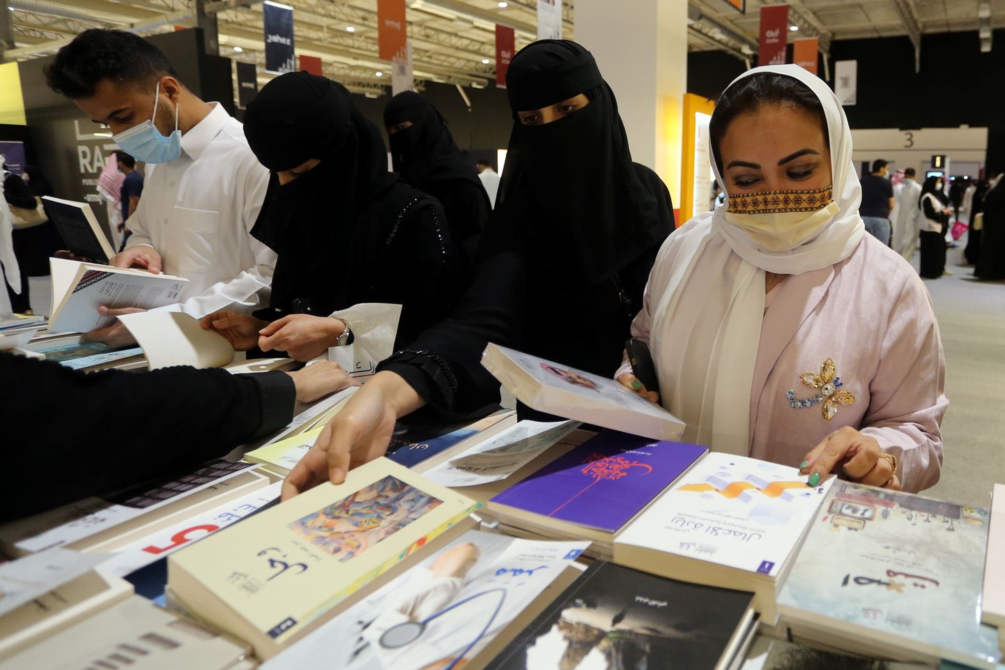 Saudi Araabia naiste keha peab olema kaetud.