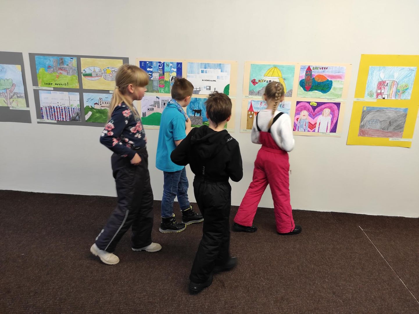 Lastejoonistuste näitus lõpetab Rakvere Galerii 25. sünnipäeva aasta.