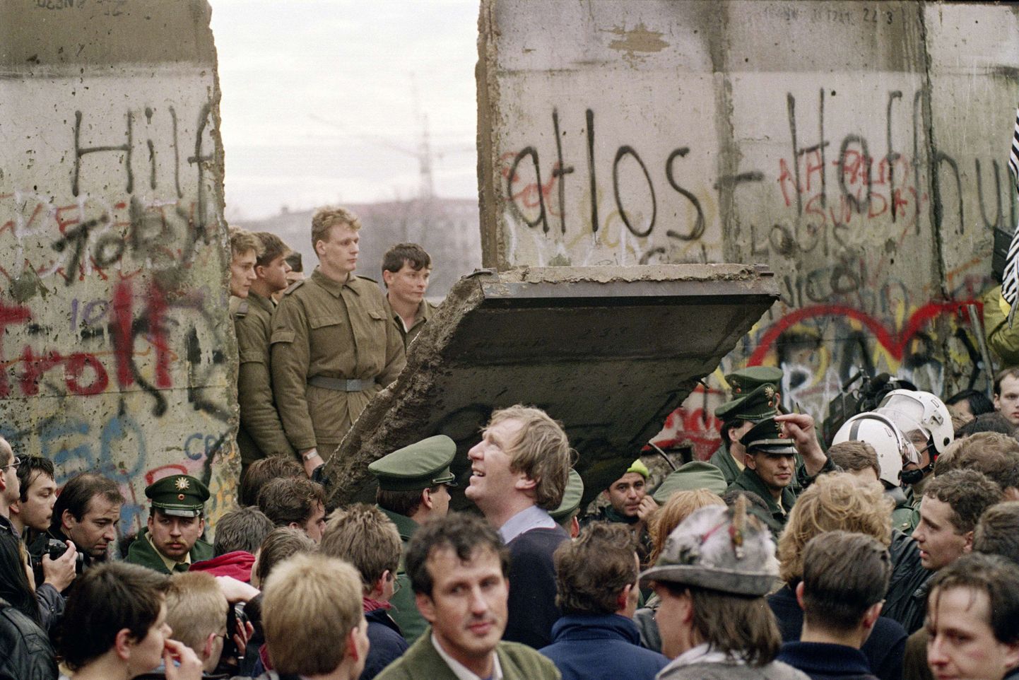 Berliini müür on langenud. November 1989.