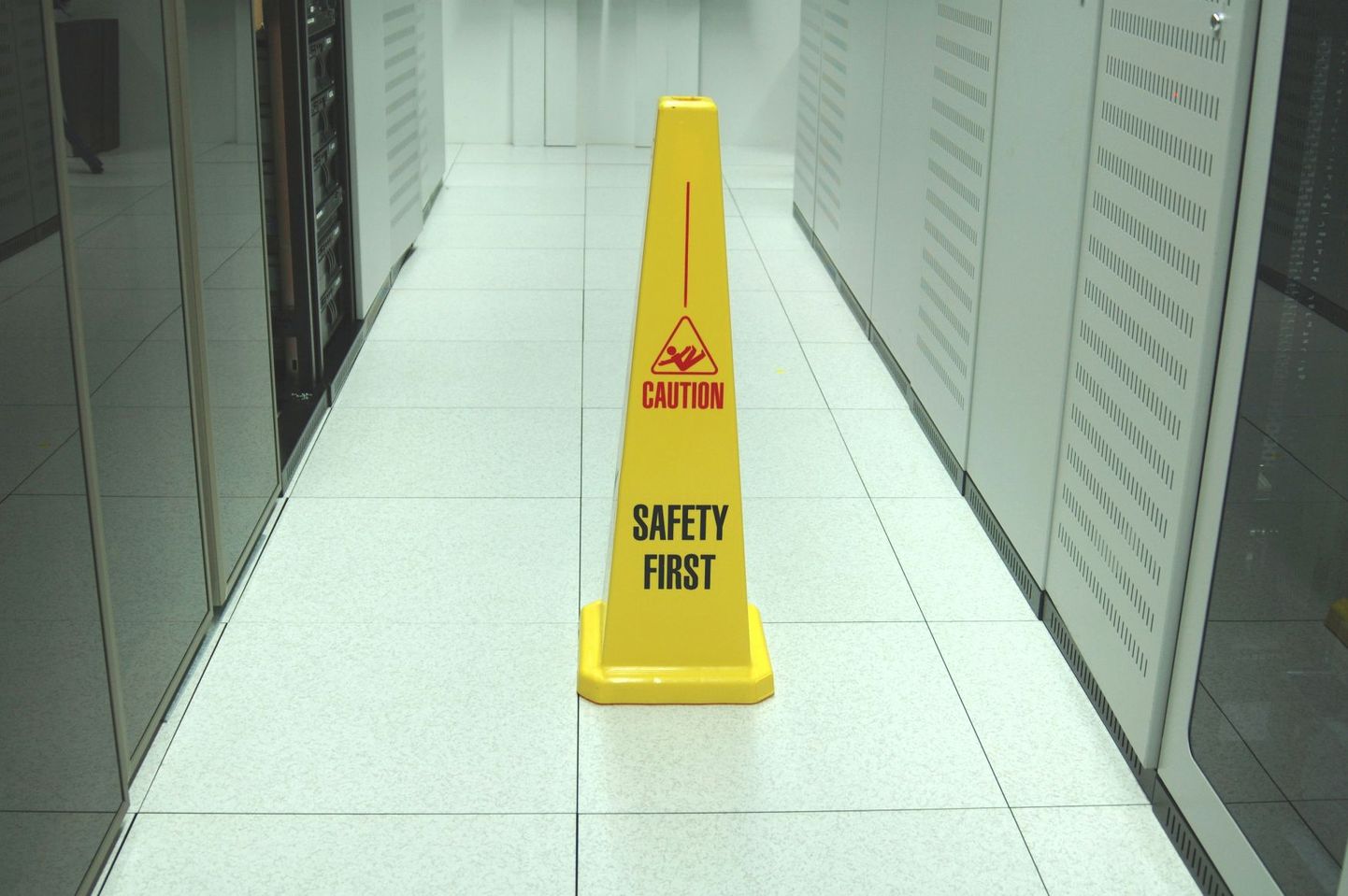 Asjakohased ohutusmärgid aitaksid vähendada töötajate terviseriske.