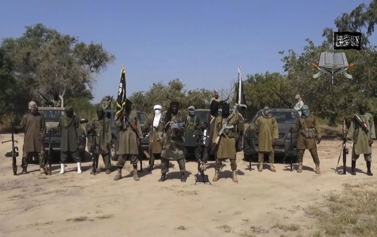 Boko Harami võitlejad videoteadet salvestamas. ISISe rühmitusele valitud uus juht hoiab ennast rambivalgusest eemale.