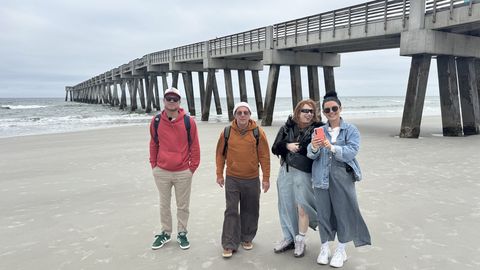 Ralfu Eliandu, Stafecku, Linarti un Volfu aiztur Maiami lidostā un pratina vairākas stundas