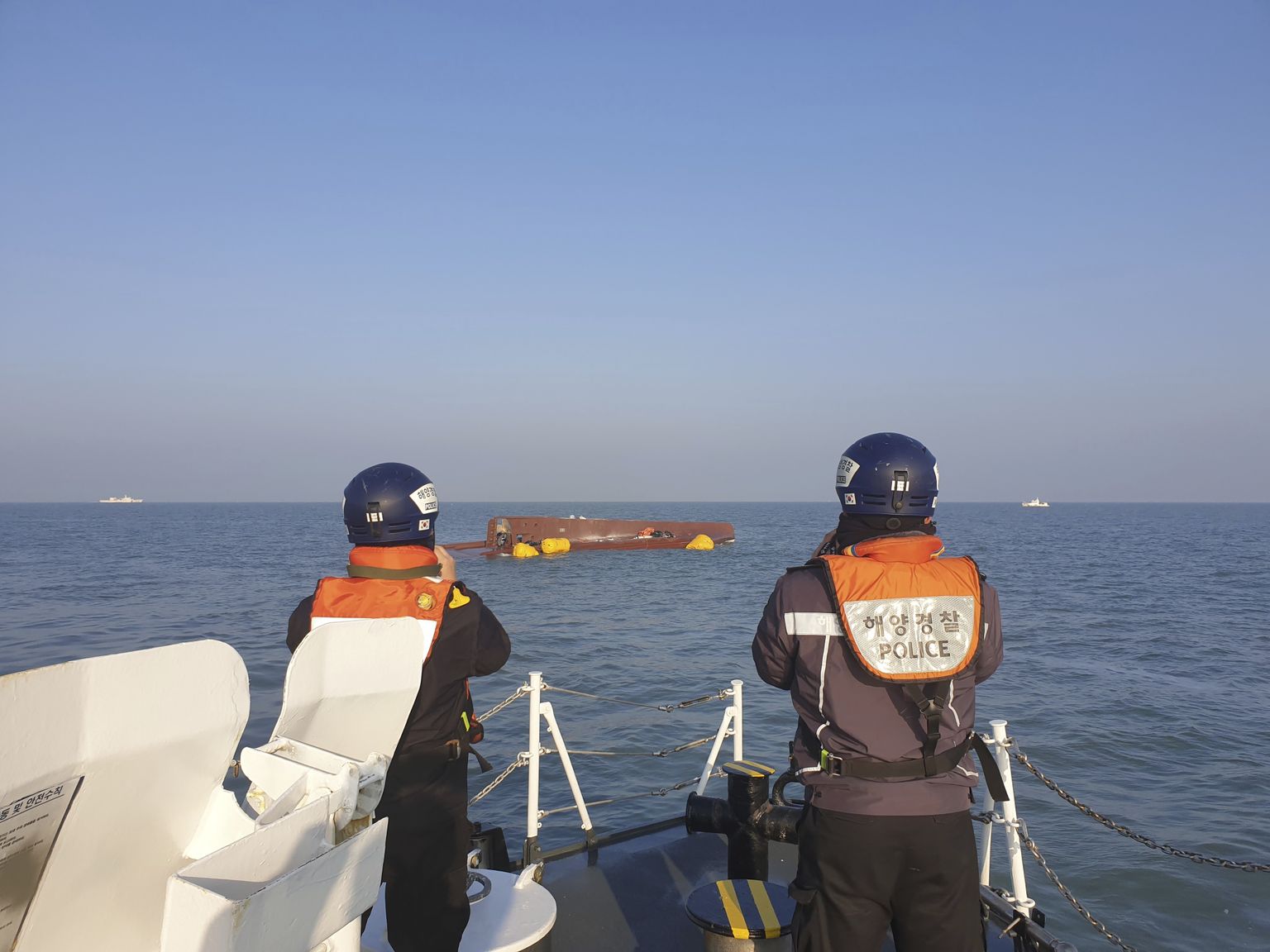 Lõuna-Korea edelaranniku lähedal ümber läinud kalalaev.