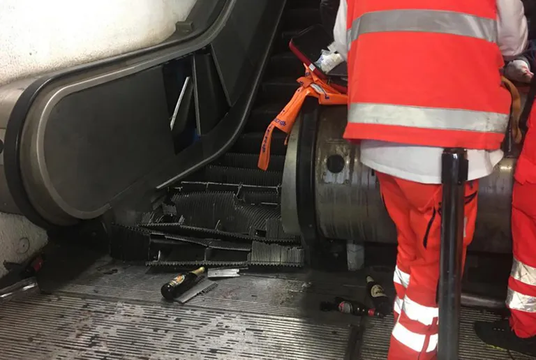 Roomas läks eskalaator katki ja vigastas kümneid inimesi