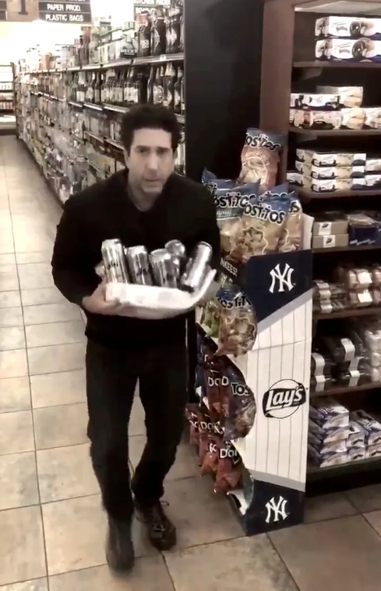 David Schwimmer kehastus brit poevargaks
