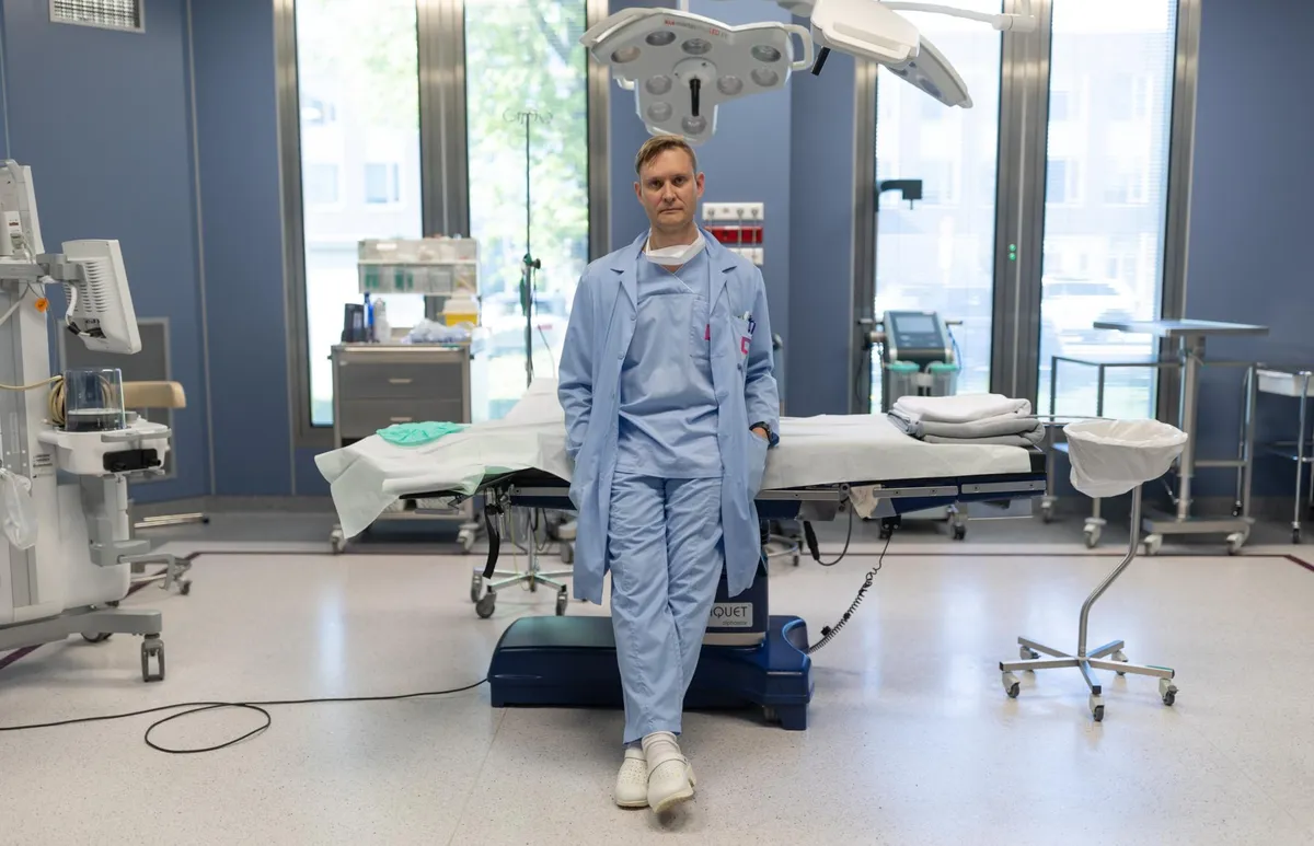 «Ilusüstide kliendid on omamoodi seltskond. Kui midagi ebaõnnestub ei taha nad asjale ametlikku käiku anda – see on ju tabu ja häbi, vähesed tunnistavad, et üldse süste teevad,» ütleb Mart Eller.