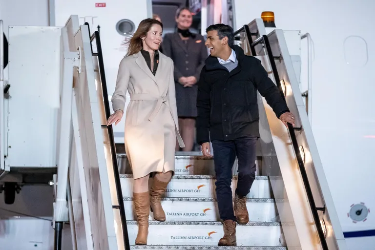 Prime Minister of the UK arrives in Tallinn together with the Estonian Prime Minister.