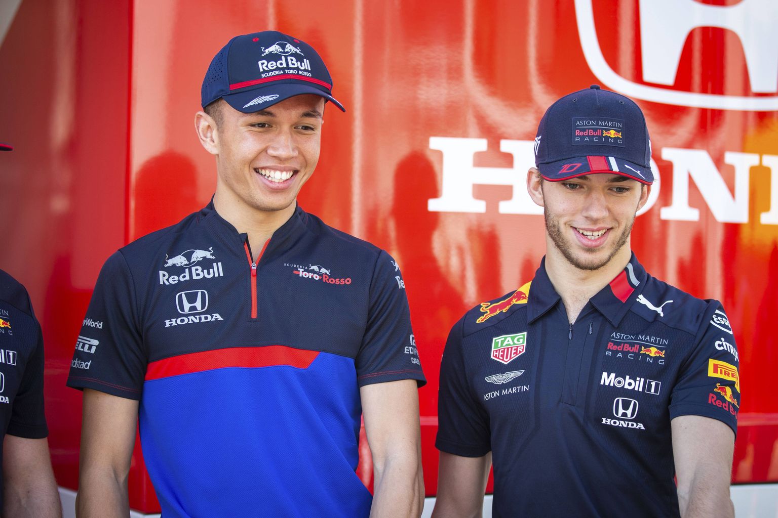 Alexander Albon (vasakul) ja Pierre Gasly.