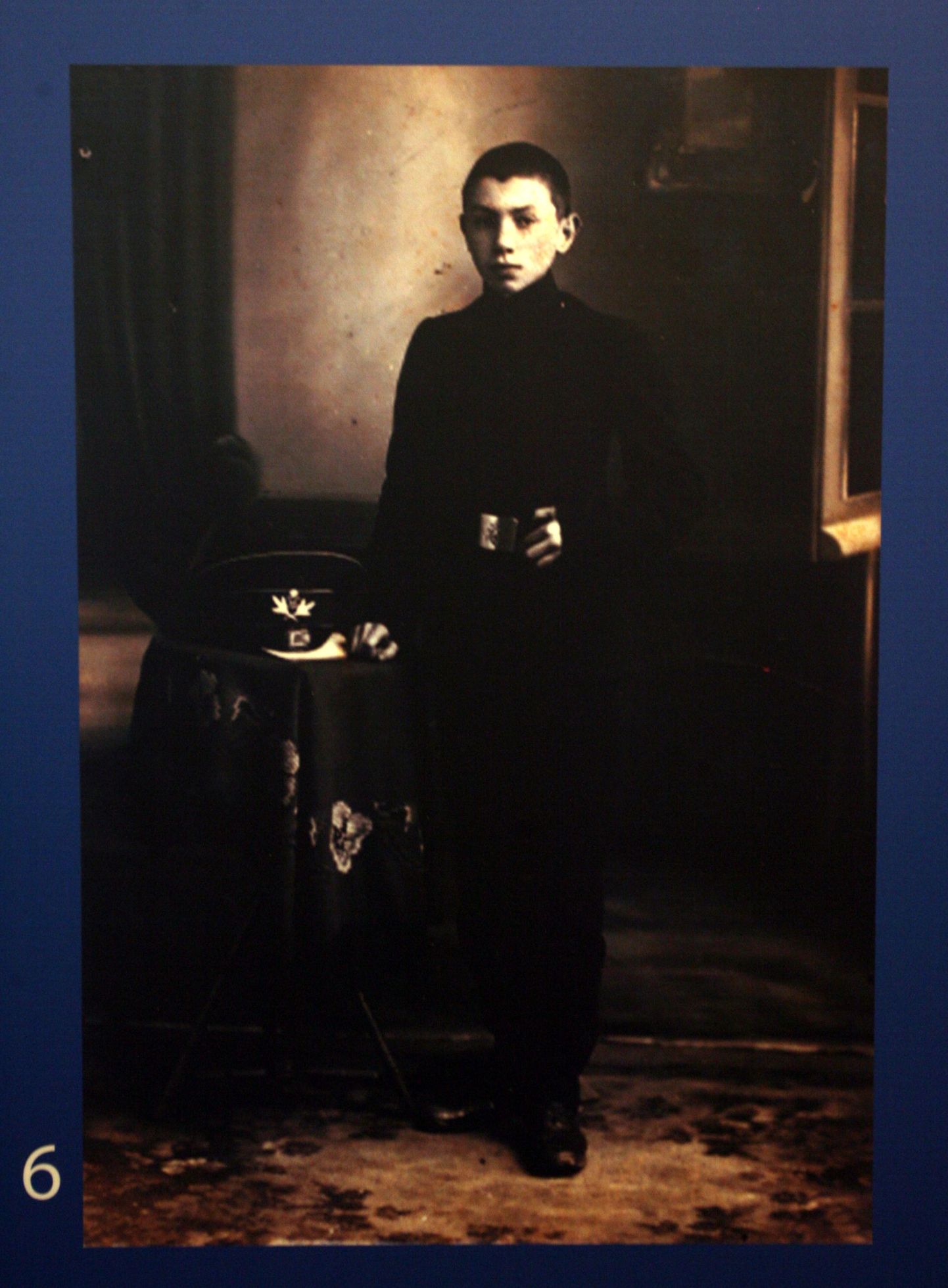 Juudi muuseumis asuval pildil on Tallinna Kooliõpilaste Pataljoni vabatahtlik, reamees Abram Hasak.