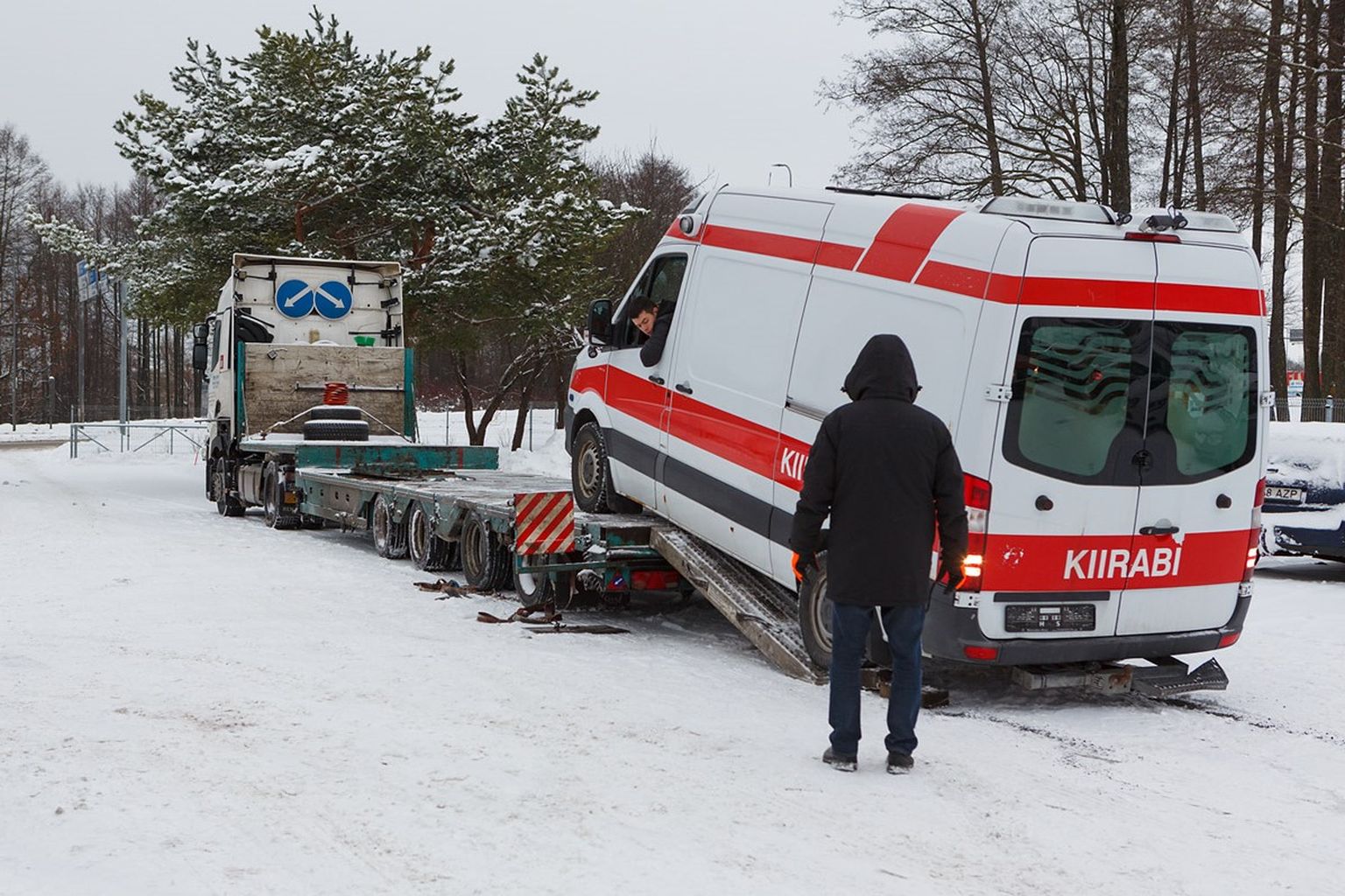 Kiirabiautode saatmine Ukrainasse.
