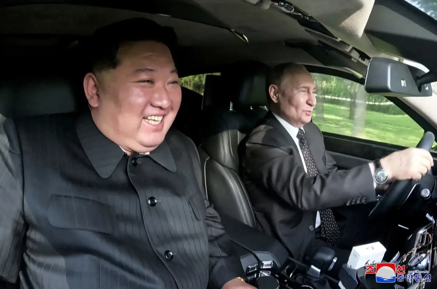 Venemaa suurvesiir ja Põhja-Korea sultan tutvumas autoga