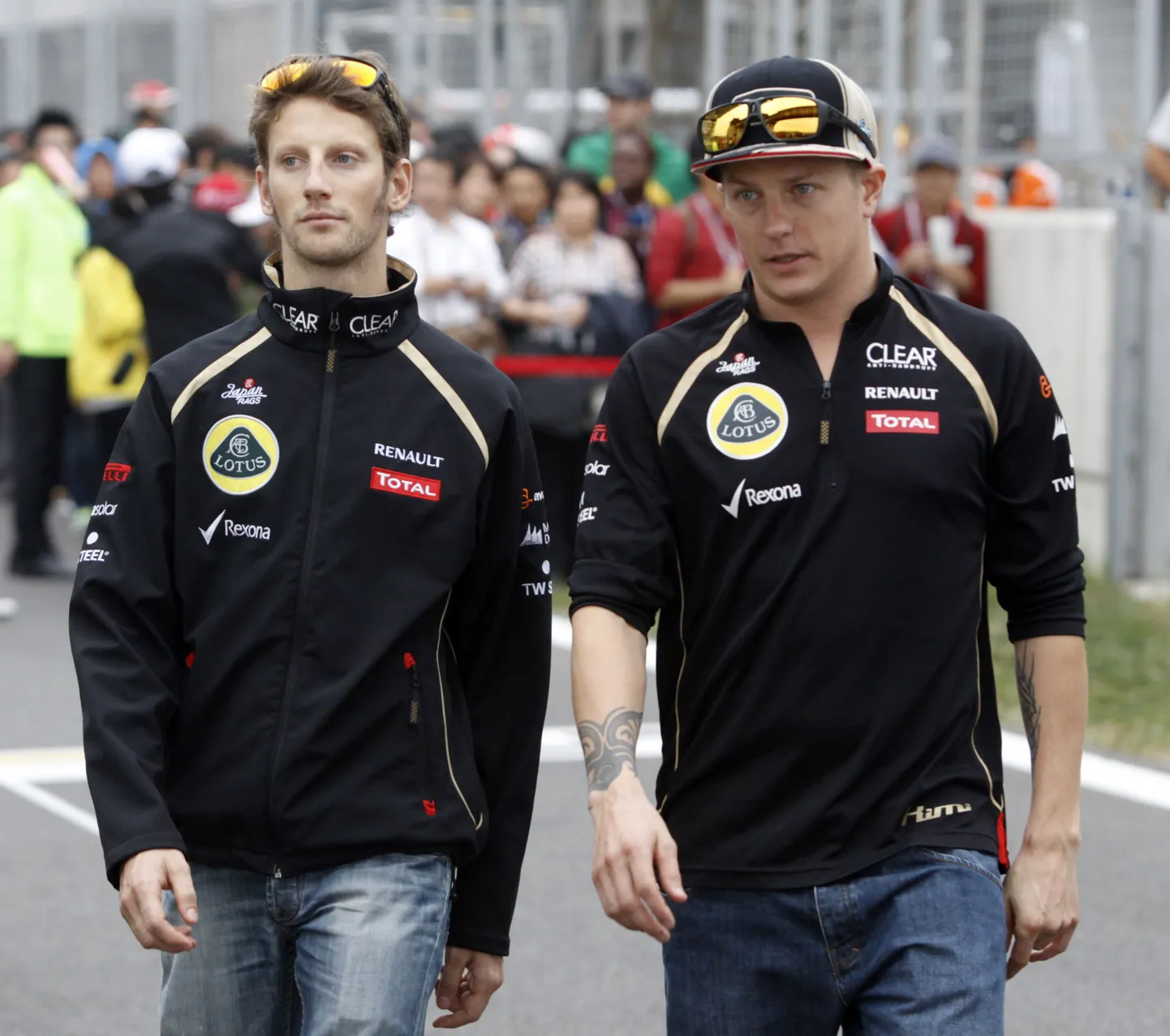 Lotuse vormel-1 meeskonna piloodid Romain Grosjean (vasakul) ja Kimi Räikkönen.