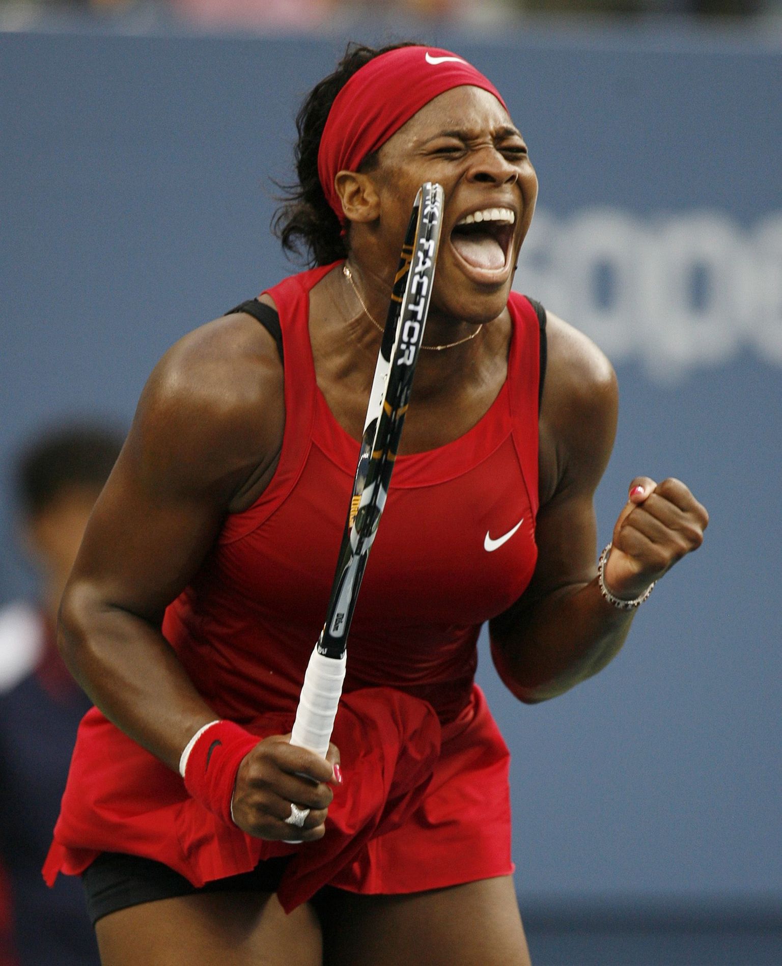Serena Williams jõudis USA lahtistel tennisemeistrivõistlustel kuueaastase vaheaja järel finaali.