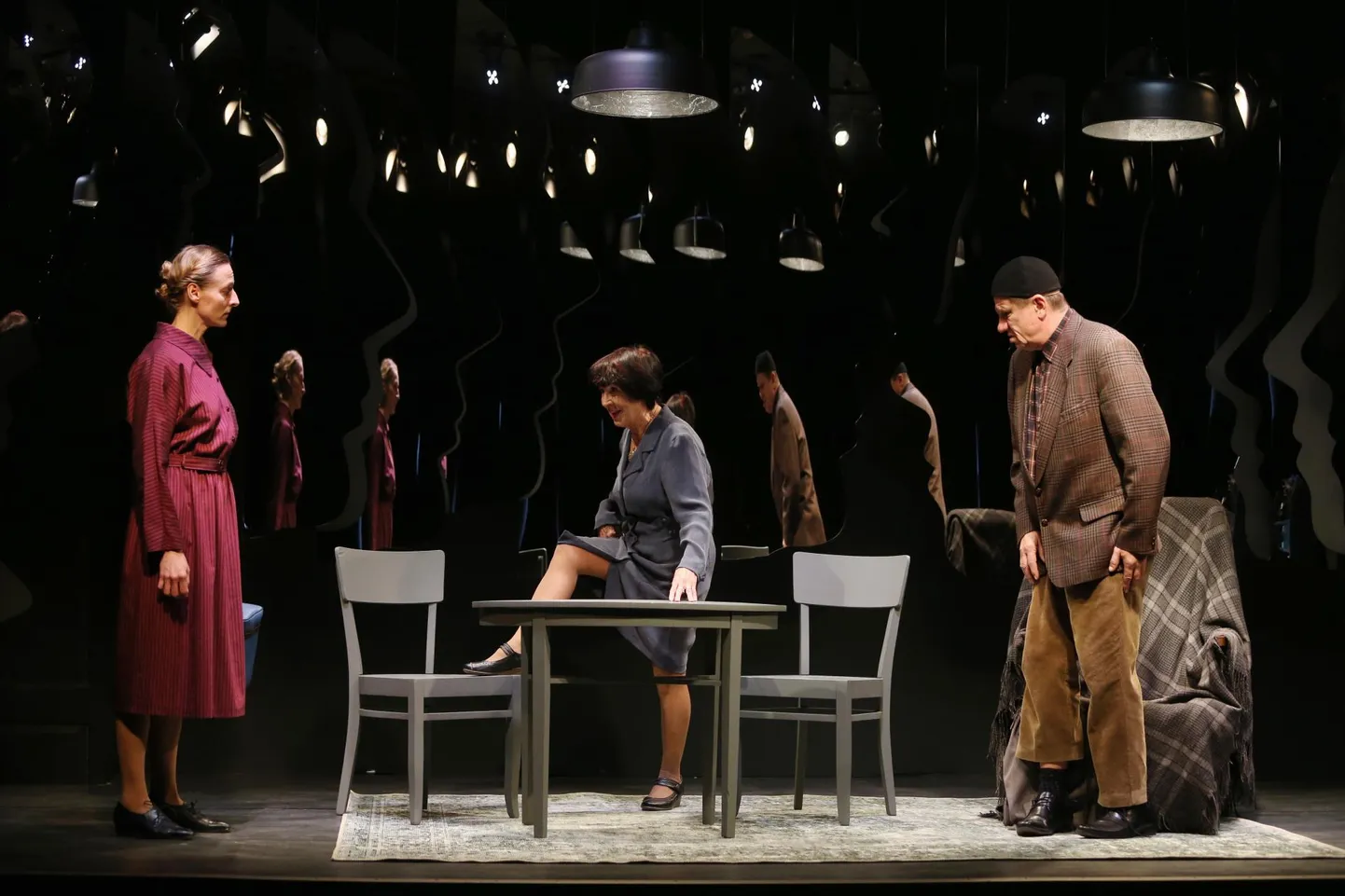 «Juveliiri juubelis» mängivad Ingrid Isotamm (Katy Salisbury, vasakult), Marje Metsur (Helena Hodger) ja Hannes Kaljujärv (Maurice Hodger).