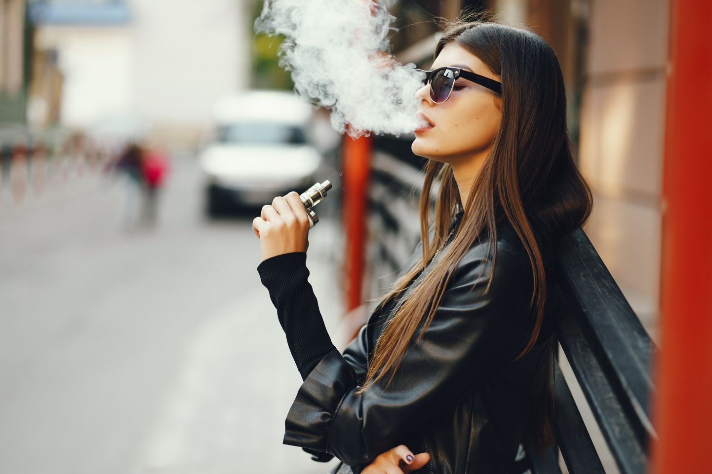 E-sigareti suitsetamine tekitab mitmeid terviseprobleeme.