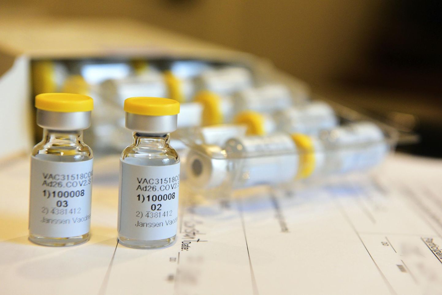 Johnson & Johnsoni avaldatud foto vaktsiinipudelitest. 