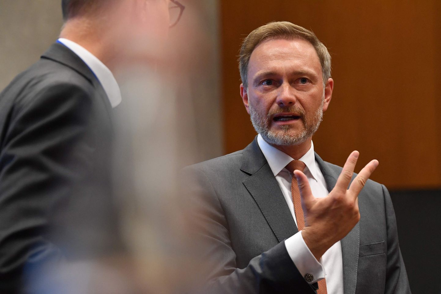 Kolm, neli, ei , viis aastat puudust: Saksamaa rahandusminister püüab rahvast kannatusteks ette valmistada