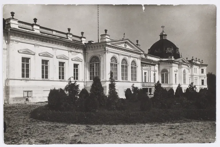 Vaade Raadi mõisa lossile järve poolt aastal 1923.