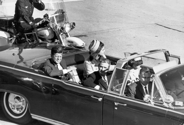 John ja Jacqueline Kennedy 22. novembril 1963 Dallases