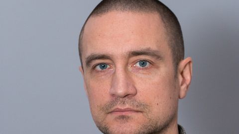 REPLIIK ⟩ Reporter laseb käed käiku