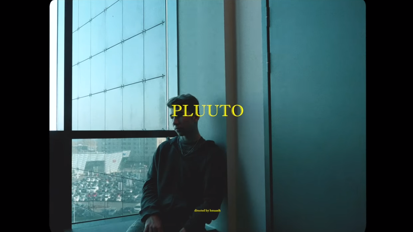 Kuvatõmmis videost: artist Pluuto avaldas debüütsingli «Mõtetes».