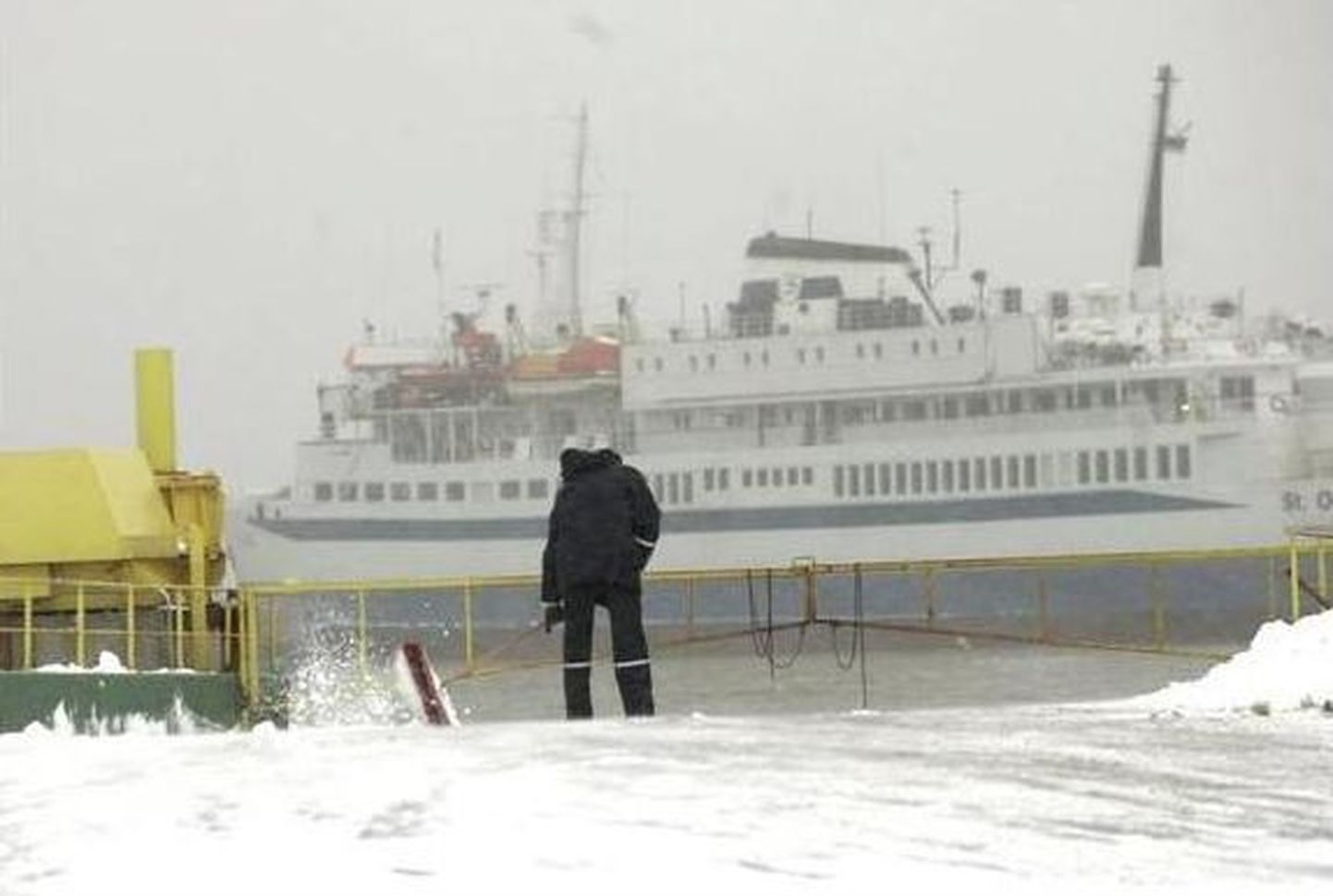Laevasõitjad saavad Hiiumaale täna-homme vaid läbi Saaremaa.