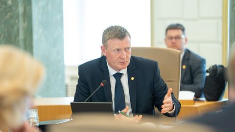 Aizsardzības ministrs atzīst kļūdas sabiedrības informēšanā par aviošova treniņlidojumiem