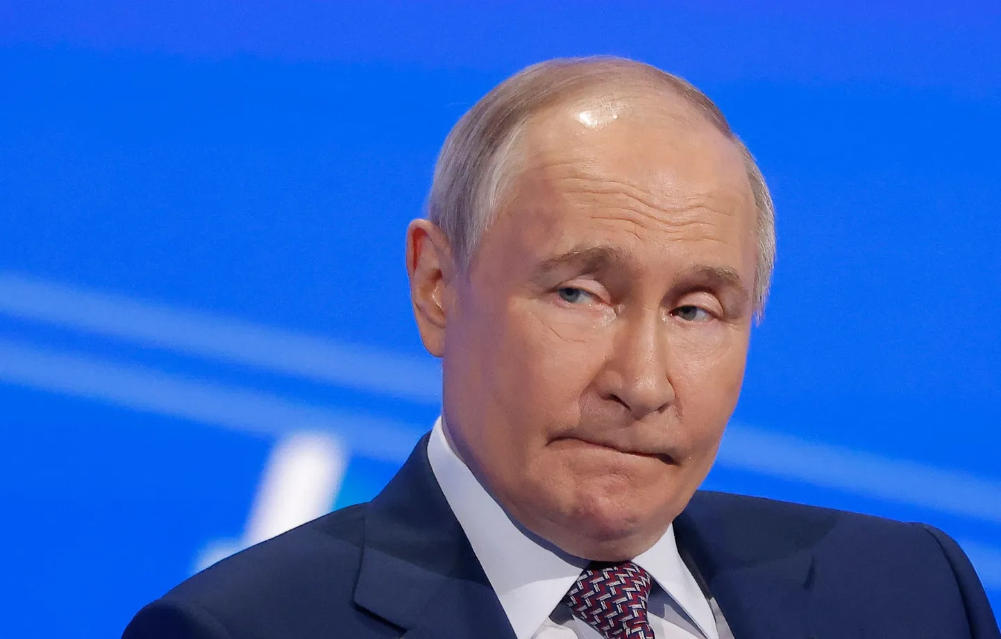 Venemaa liider Vladimir Putin kohtus 18. märtsil 2025 Moskvas Venemaa töösturite ja ettevõtjate liidu kongressi liikmetest ettevõtete esindajatega. Samal päeval oli Putinil USA presidendi Donald Trumpiga kõne. Putin lasi Trumpi tunni oodata.