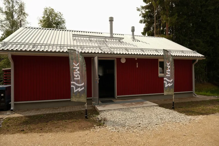 Ebapärlikarbi kasvatusjaama kogumaksumus koos kõikide maksudega oli ca 744 000 eurot.