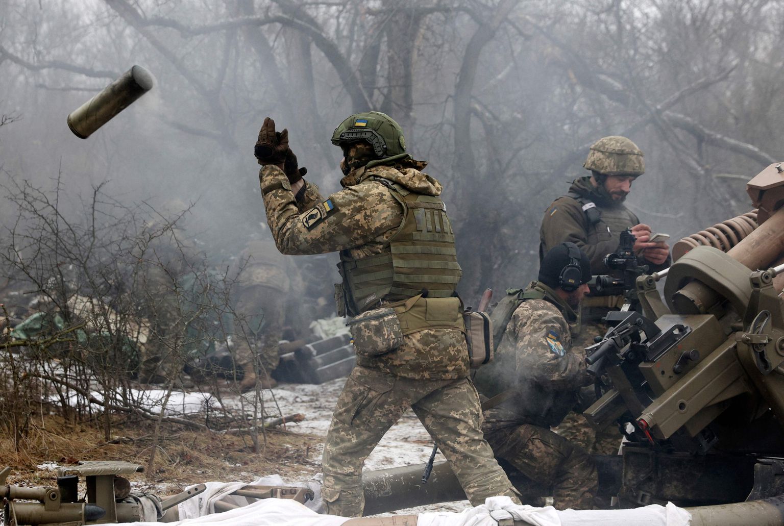 Ukraina suurtükiväelased Luhanski oblastis.