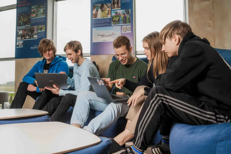 Eesti Lennuakadeemia üliõpilasi ootab mugav ja kaasaegne õppehoone.