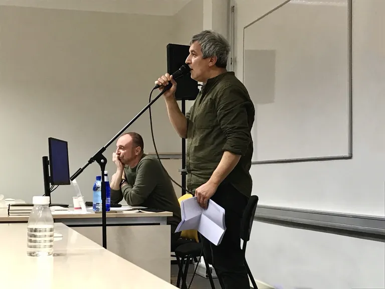 Поэт Семен Ханин и модератор его авторского вечера Роман Лейбов.