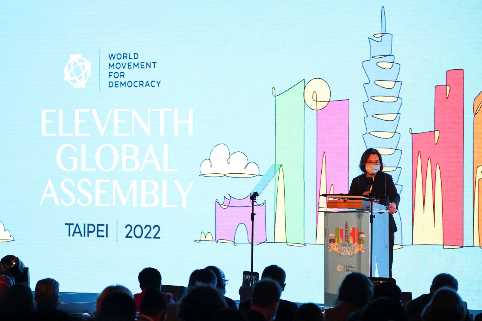 Taiwani president Tsai Ing-wen peab demokraatiaalasel tippkohtumisel avakõne 25. oktoober 2022.