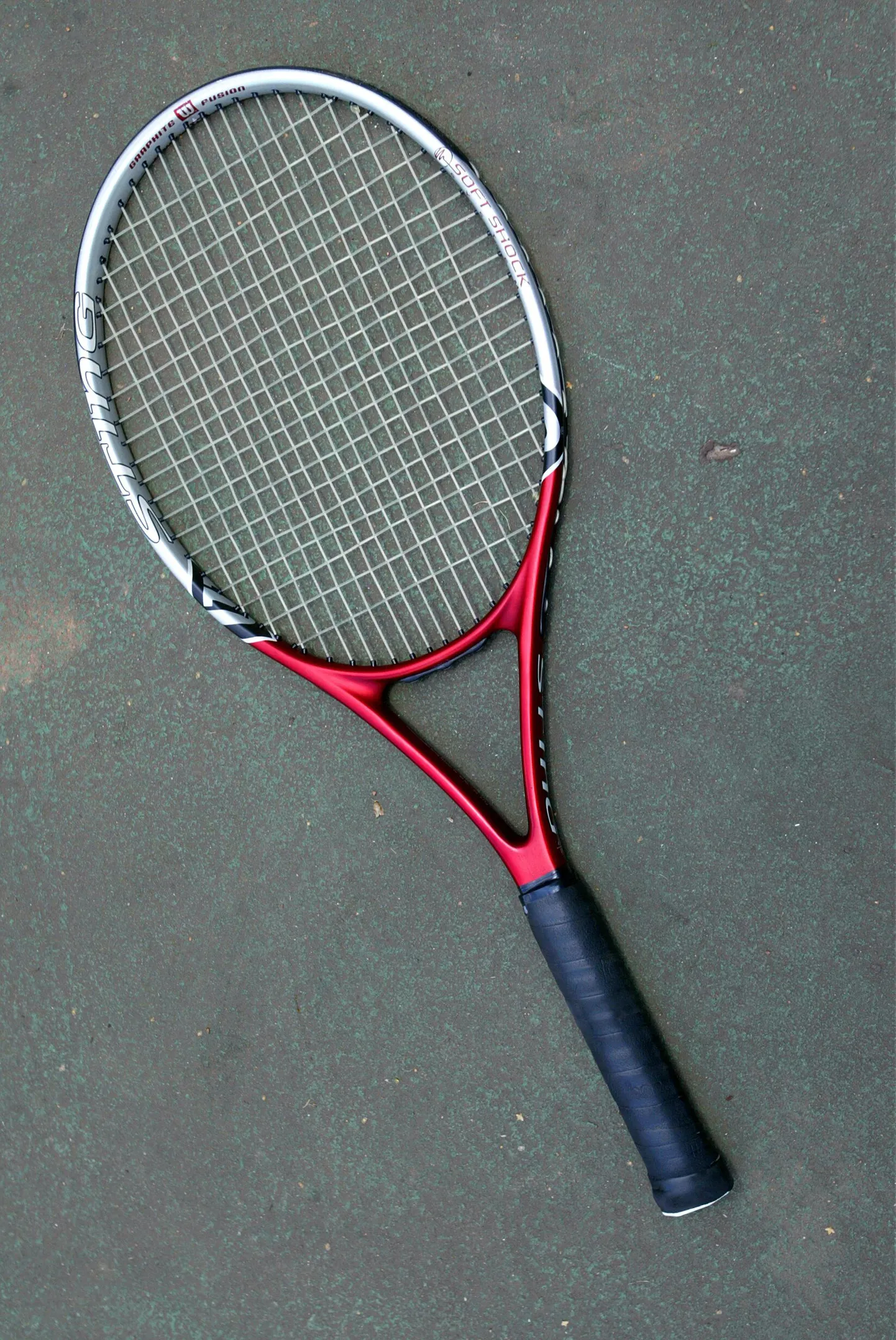 Muuhulgas lasub Tomsonil kahtlus ühistu rahade eest tennisekeskuse rajamises.