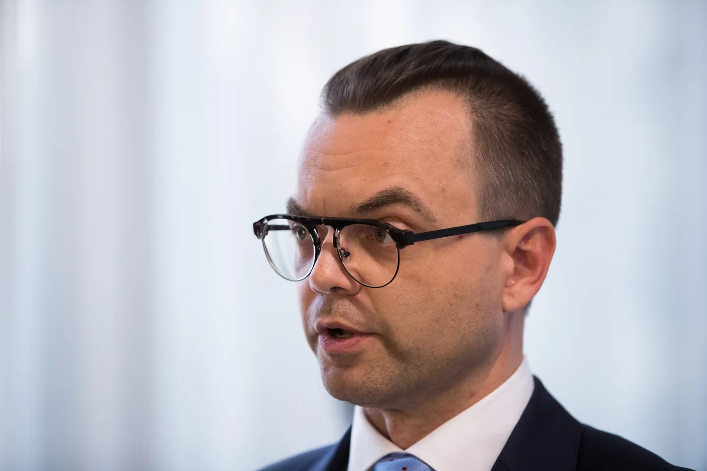Tartu ülikool lõpetas päevapealt töölepingu ülikooli raamatukogu direktori Martin Hallikuga, tuues põhjuseks usalduse kaotuse ebaväärika käitumise tõttu.