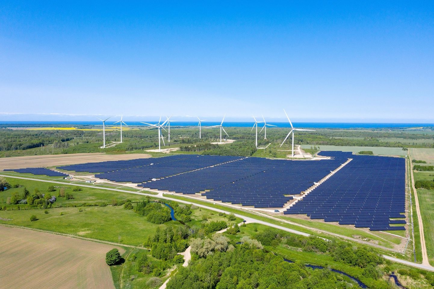 Открывается первый в Эстонии гибридный ветро-солнечный парк.
