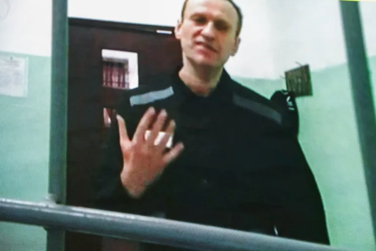 Алексей Навальный по видеосвязи из лагеря принимает участие в очередном суде над собой, 2023 год. 