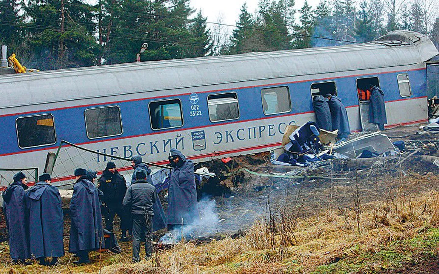 27 ноября на границе Новгородской и Тверской областей России на перегоне Алешинка — Угловка Октябрьской железной дороги сошли с рельсов несколько вагонов скорого поезда «Невский экспресс». В качестве причины катастрофы власти рассматривают террористический акт.