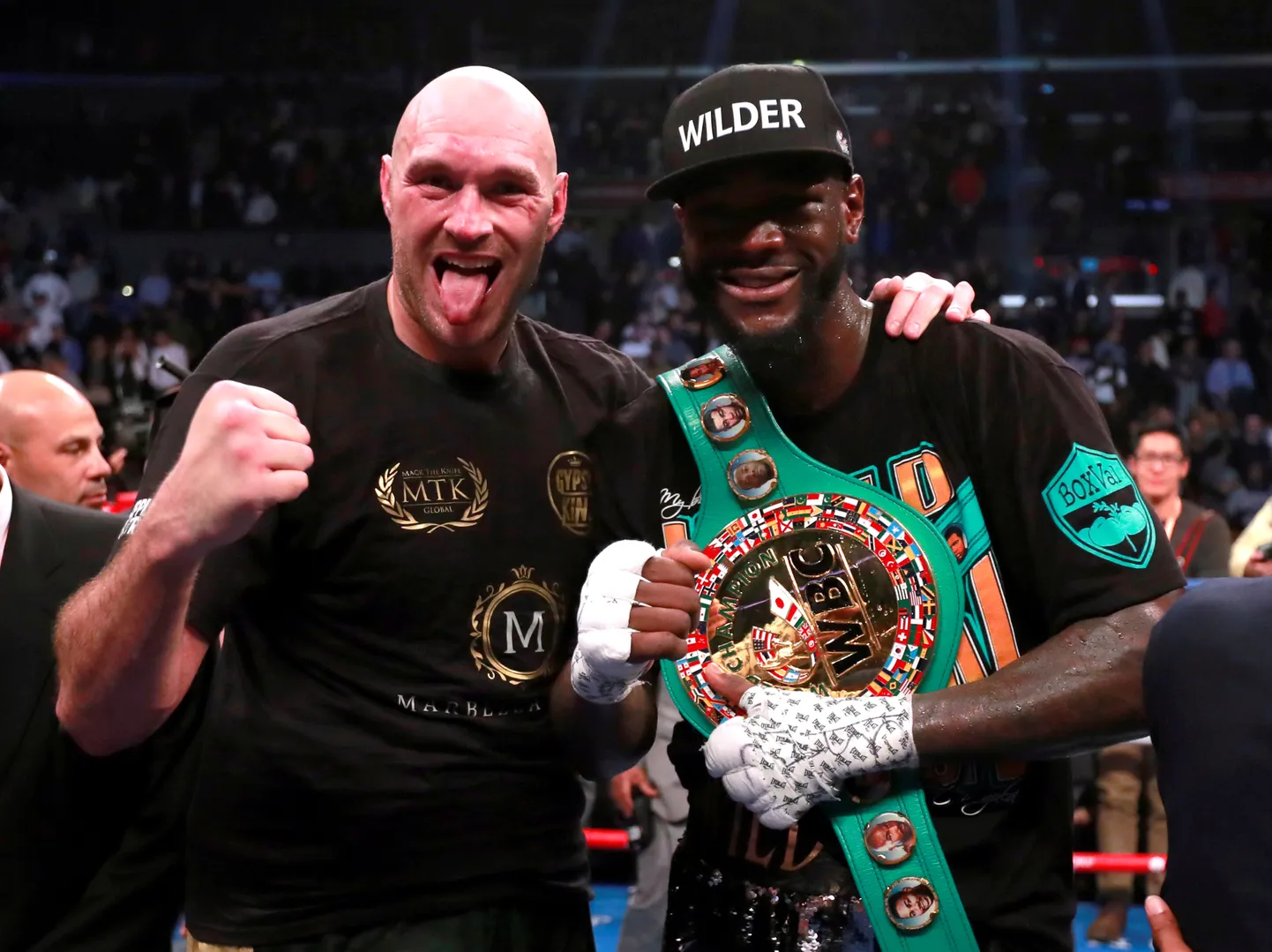 Tyson Fury (vasakul)