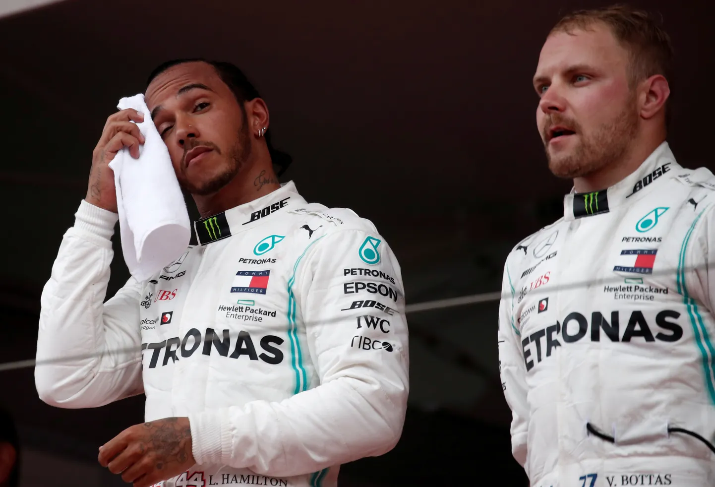 Meeskonnakaaslased Lewis Hamilton (vasakul) ja Valtteri Bottas.
