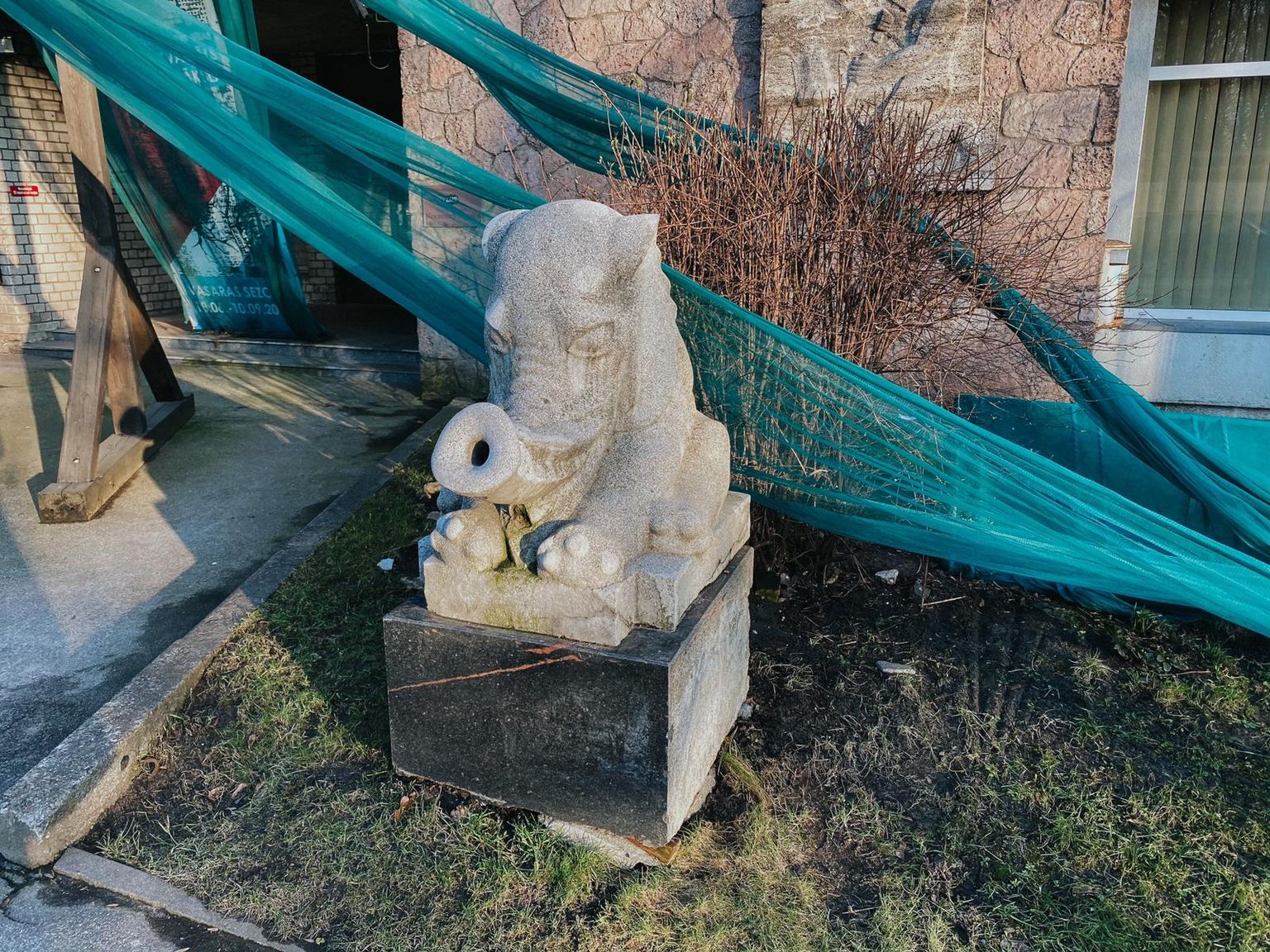 Riharda Maura skulptūra "Zilonītis"