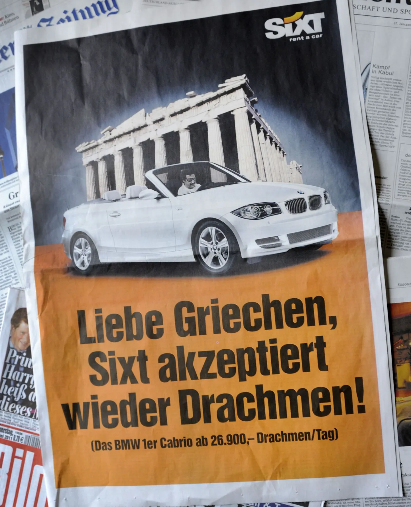 Немецкое отделение фирмы по аренде автомобилей Sixt в своей рекламе пошутило над убитой кризисом Грецией: "Дорогая Греция! Sixt снова принимает драхмы".