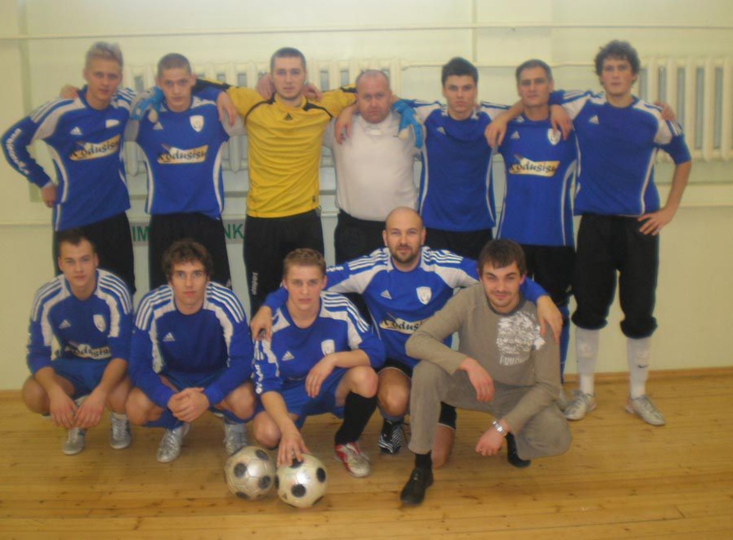 Viljandi jalgpalliklubi Kotkad meeskond saavutas Türi saalijalgpalli turniiril kolmanda koha.