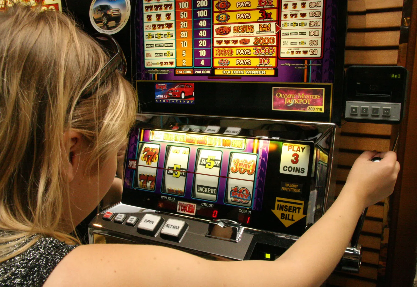 Spēļu automāti kazino "Olympic Casino".