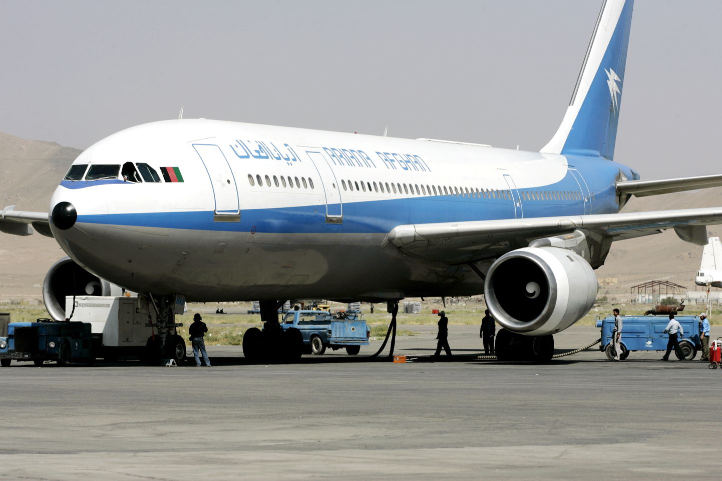 Pilt on illustreeriv: Ariana Airlinesi lennuk 2004. aastal Kabulis.