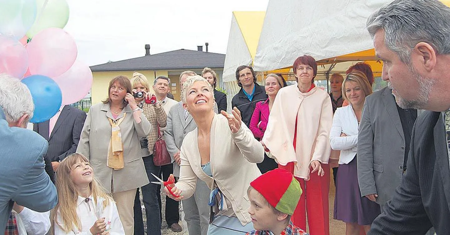 SOS lasteküla patroon Evelin Ilves rõhutas avamisel, et kodu on kõige tähtsam asi maailmas.