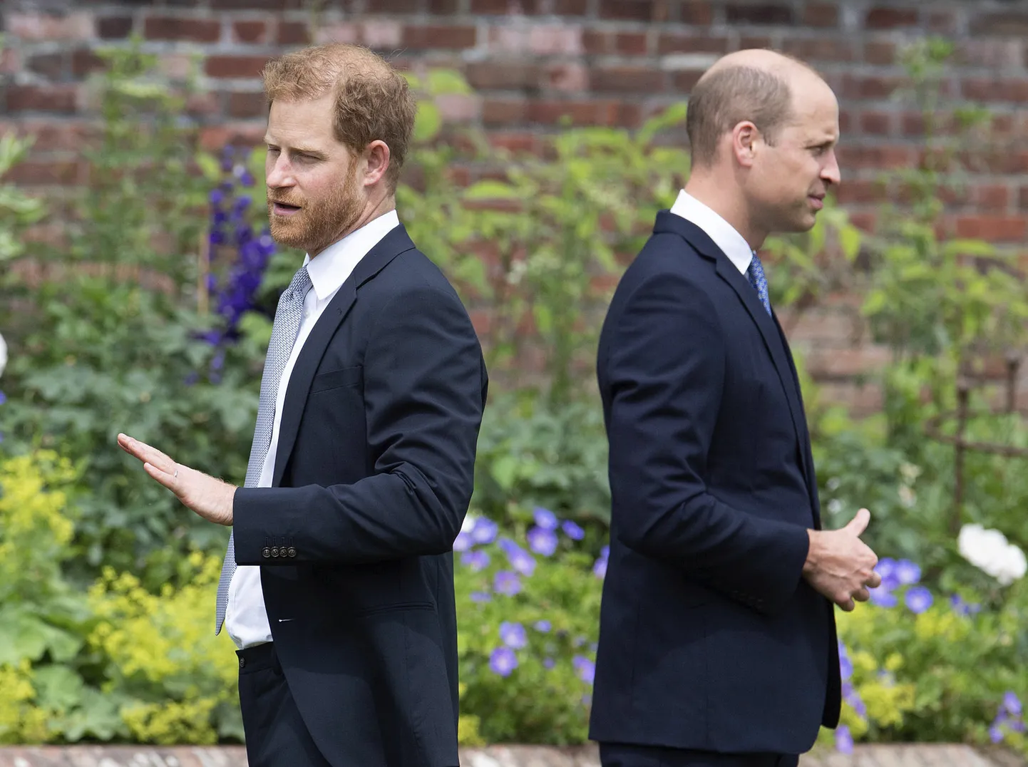 Harry ja William oma ema 60. sünniaastapäeval 2021. aastal.