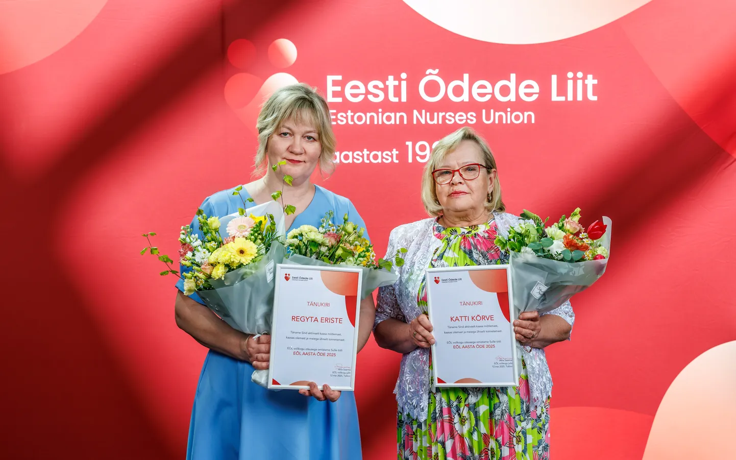 Regyta Eriste (vasakul) ja Katti Kõrve (paremal) said tänavu mõlemad aasta õe tiitli.