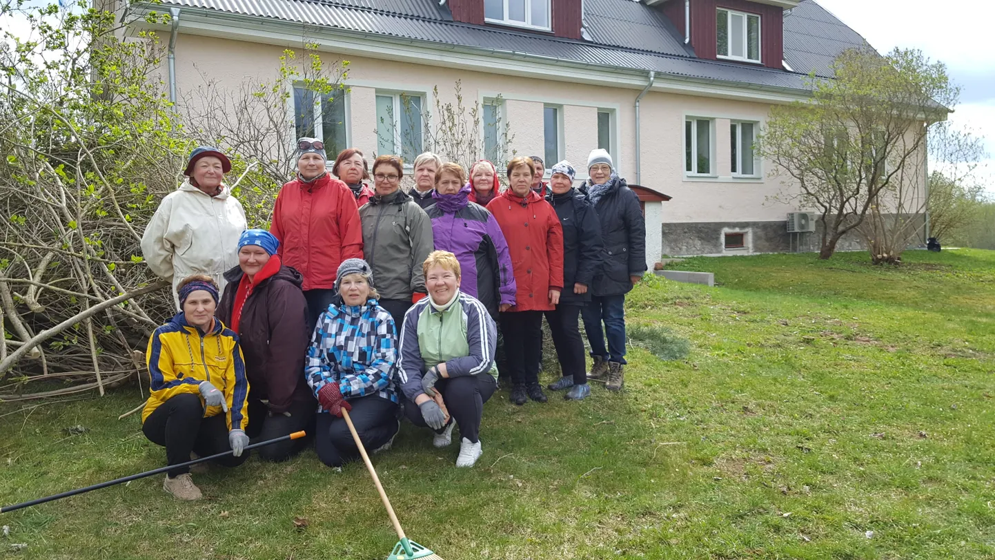 Kuigi Põlvamaal oli huvi talgute vastu leige, siis vähemalt Vastse-Kuustes sai vana vallamaja ümbrus tublide inimeste abiga korda.